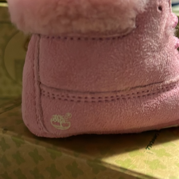 Timberland Infant Shearling crib booties boot shoe pink Girls Size 2 Baby 6-9 Mo - Picture 3 of 11